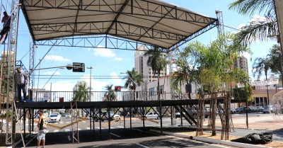 Prefeitura confirma sorteio de prêmios e show com Gian e Giovani hoje à noite