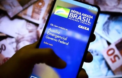 Devolução do auxílio emergencial dobra após operações prenderem fraudadores