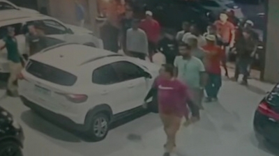 Grupo invade concessionária e rouba 12 carros de luxo