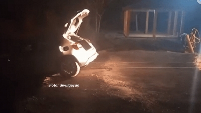 Susto: carro cai no Rio Paranapanema, no Paraná