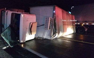 Chuva provoca acidentes no Contorno e na BR-153