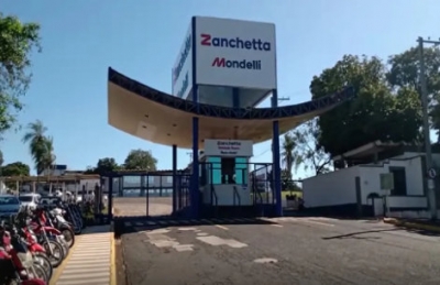 Funcionário segue desaparecido após caixas de carne caírem e impedir acesso de câmara fria