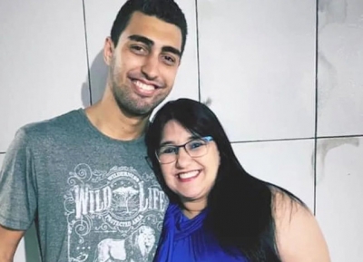 Jovem que matou a mãe e fingiu luto vivia vida de luxo e queria herança, diz MP