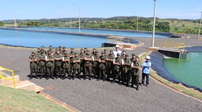 Atiradores do Tiro de Guerra visitam obra da estação de tratamento de esgoto