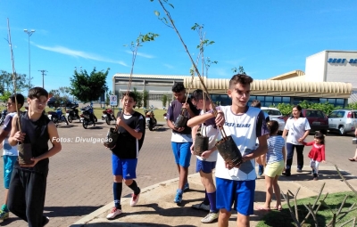 Prefeitura e Sest/Senat firmam parceria  e realizam plantio de mudas nativas