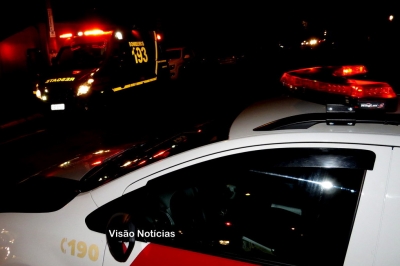 Vizinhos brigam por causa de animais. Um é esfaqueado