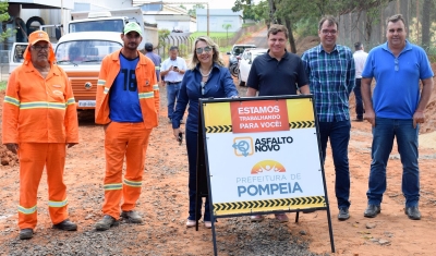 Prefeita Tina acompanha início da pavimentação de vicinal de acesso ao novo Colégio Shunji Nishimura