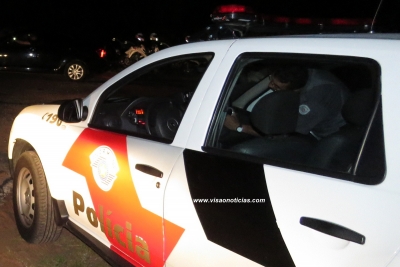 Motorista bêbado é preso após causa acidente e tenta dar uma de "valentão"