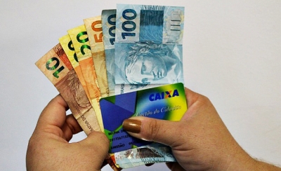 Mais de 1,8 milhão de trabalhadores ainda não sacaram abono