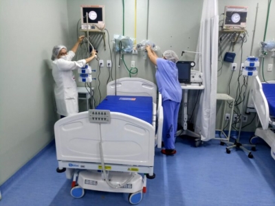 Governo entrega 400 respiradores para Santas Casas da capital e interior