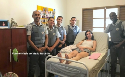 Moça que sobreviveu a grave acidente em Marília agradece policiais rodoviários