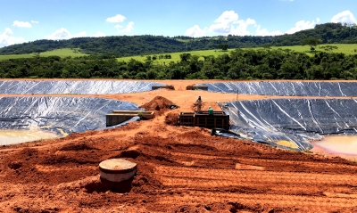 Obra do afastamento e tratamento do esgoto avança e está praticamente 50% concluída