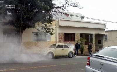 Carro tem princípio de incêndio no centro