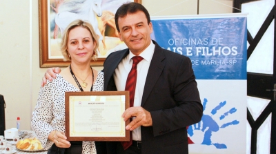 Menção Honrosa é entregue aos voluntários da Oficina Pais e Filhos, realizado pelo Cejusc e Unimar