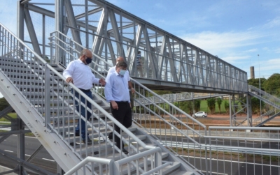 Entrevias e Prefeitura entregam reforma e melhorias na passarela no Jardim Cavallari 