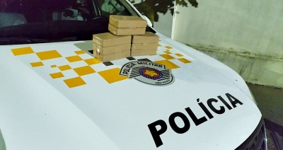 Bolivianos contratam motorista de aplicativo para transportar drogas. Três são presos