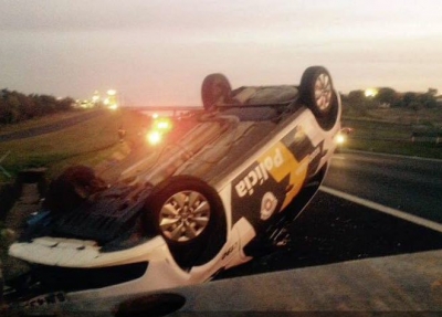 Viatura da Polícia Rodoviária capota na região