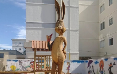 Polícia Ambiental adverte condomínio após um ipê roxo ser transformado em escultura