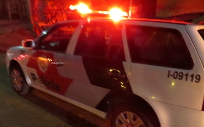 Motorista reage, briga com assaltante, mas acaba esfaqueado  