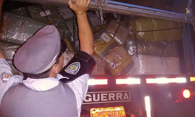 Operação do TOR e PF apreende uma tonelada de relógios e fumo proibido na região