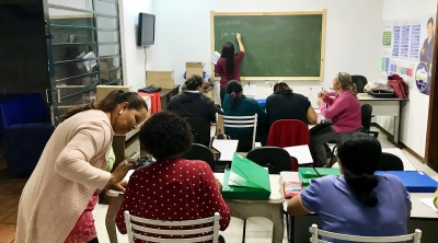 CAMINHO SUAVE: Projeto de alfabetização beneficia trabalhadoras com apoio do Rotary