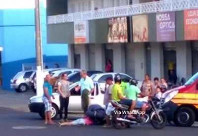 Queda de moto fere uma pessoa na zona norte