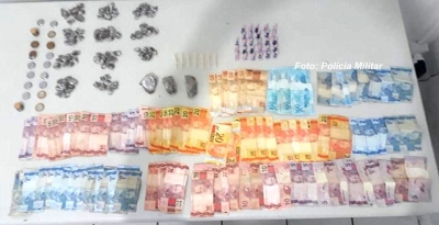 Dupla é presa pela PM com drogas e dinheiro na zona sul