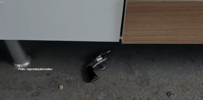 Rapaz atira contra a própria cabeça ao praticar 