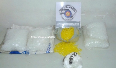 Após denúncia, rapaz é flagrado com quase um quilo de cocaína