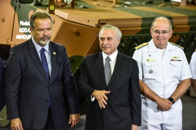 Temer recebe ministro da Defesa que discute hipótese de intervenção militar