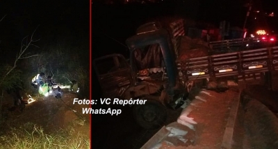 Caminhoneiro é ejetado e cai em ribanceira na rodovia do Contorno