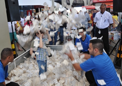 Tauste divulga lista de clientes sorteados
