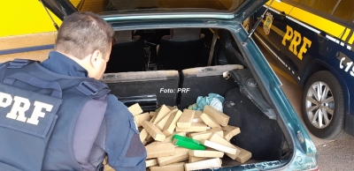Casal é preso pela PRF com mais de 50 quilos de maconha, na região