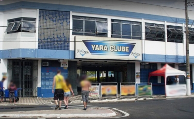 Mulher sofre acidente em academia de clube