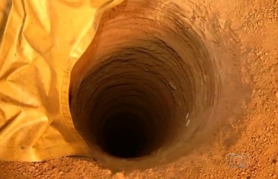 Menino cai em buraco de 15m ao pegar pipa 