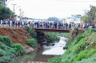 Homem é encontrado morto em rio