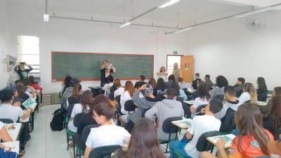 Estudantes Ensino Médio visitam campus da FAIP em Marília