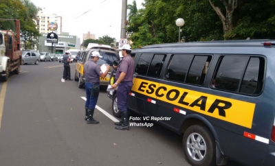 EMDURB fiscaliza vans de transporte escolar