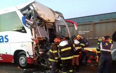 Motorista morre em grave acidente com ônibus