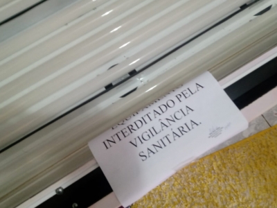 Vigilância Sanitária interdita equipamentos de bronzeamento artificial em Marília
