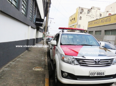 Criminosos invadem casa para praticar furto