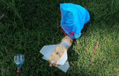 Professor de escola técnica usa lançamento de foguete para ensinar matemática