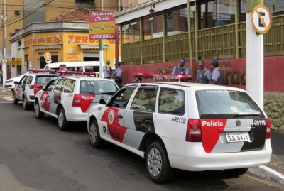 Bandidos assaltam loja no centro de Marília