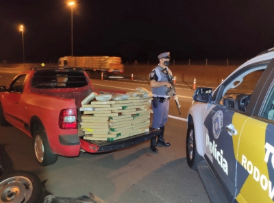 Polícia Rodoviária apreende grande quantidade de maconha e skunk 