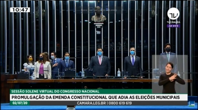 Congresso promulga emenda que adia eleições municipais para novembro