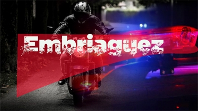 Cervejinha cara: motociclista bebe, bate em viatura da PM e acaba preso