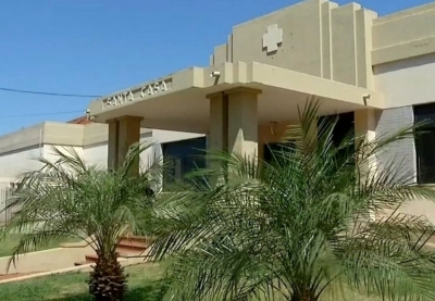 Homem é preso após invadir e danificar porta de hospital para acompanhar parto do filho