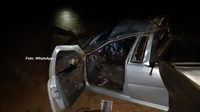 Rapaz morre após capotar Saveiro na SP-294