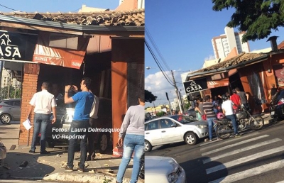 Após batida, carro invade restaurante no centro