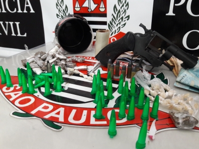 DISE apreende arma e drogas na zona sul